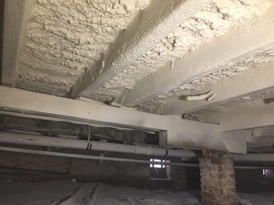 Isolation mousse polyuréthane projetée plafond